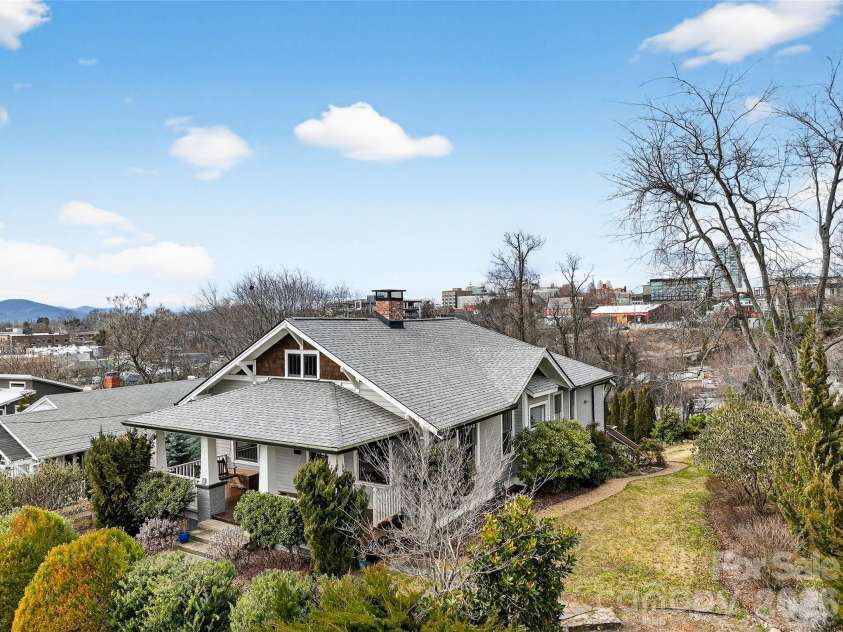 2 Hunt Hill Place, Asheville, NC 28801.  MLS# CAR4347464, YatesRealty ID 9752. 