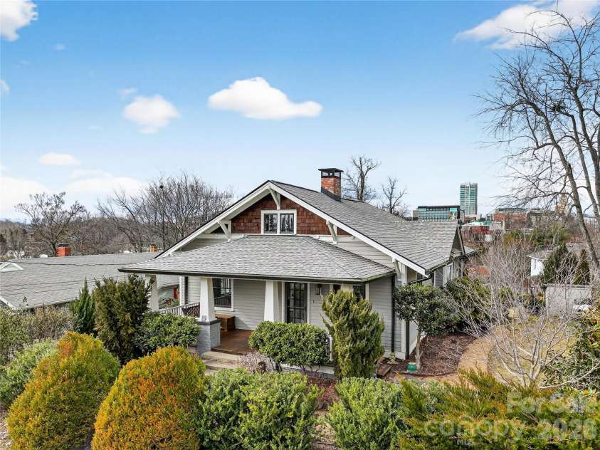 2 Hunt Hill Place, Asheville, NC 28801.  MLS# CAR4347464, YatesRealty ID 9752. 