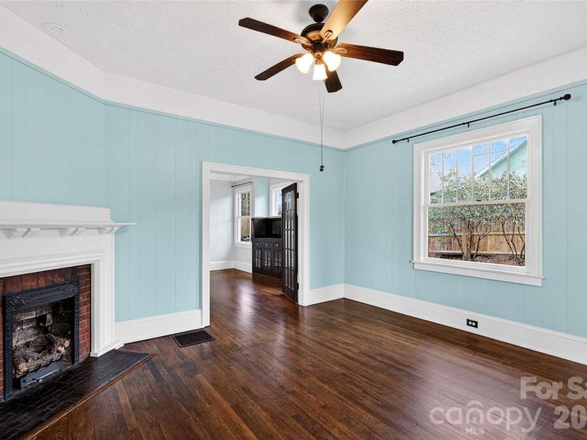 2 Hunt Hill Place, Asheville, NC 28801.  MLS# CAR4347464, YatesRealty ID 9752. 