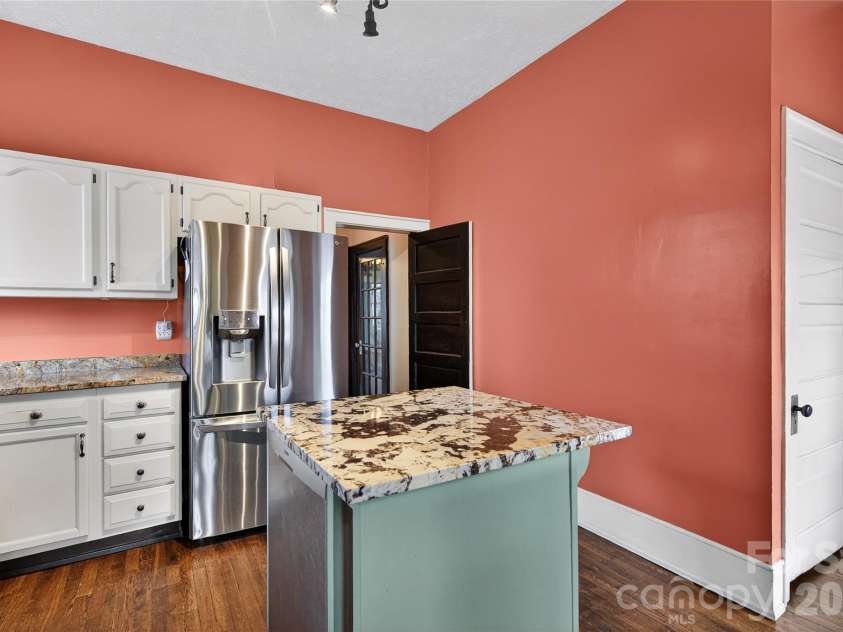 2 Hunt Hill Place, Asheville, NC 28801.  MLS# CAR4347464, YatesRealty ID 9752. 