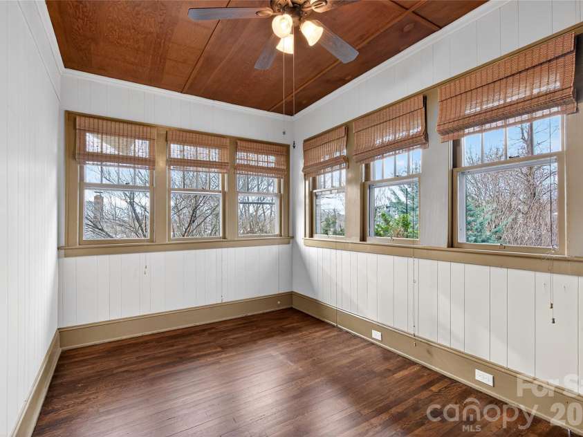 2 Hunt Hill Place, Asheville, NC 28801.  MLS# CAR4347464, YatesRealty ID 9752. 
