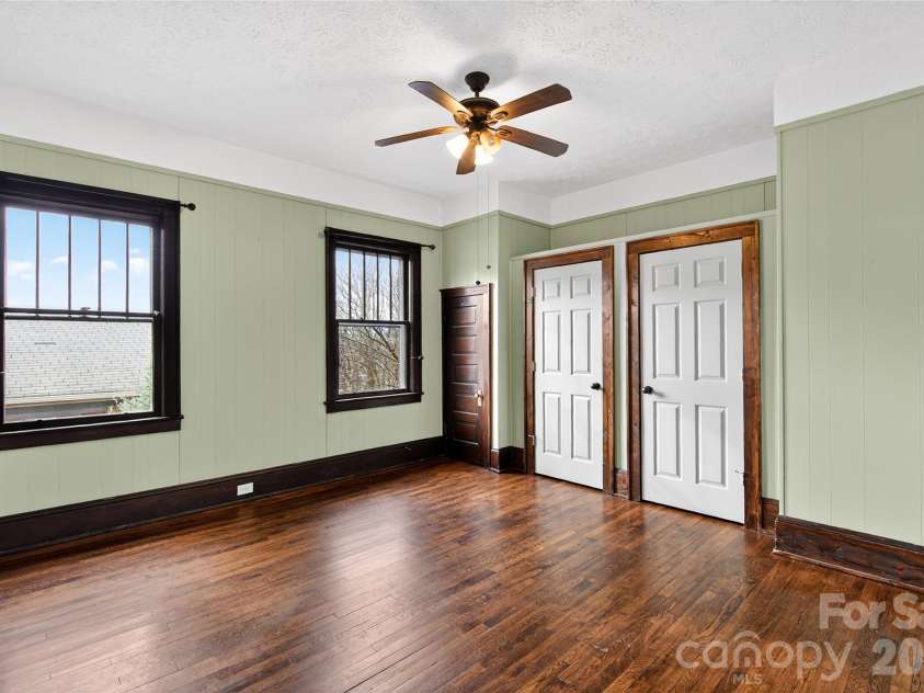 2 Hunt Hill Place, Asheville, NC 28801.  MLS# CAR4347464, YatesRealty ID 9752. 