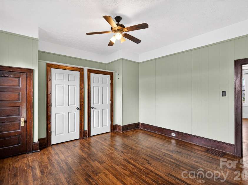 2 Hunt Hill Place, Asheville, NC 28801.  MLS# CAR4347464, YatesRealty ID 9752. 