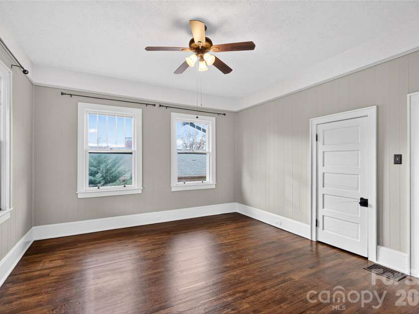 2 Hunt Hill Place, Asheville, NC 28801.  MLS# CAR4347464, YatesRealty ID 9752. 