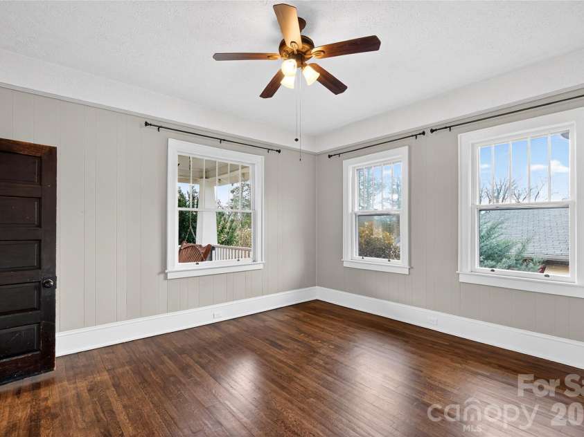 2 Hunt Hill Place, Asheville, NC 28801.  MLS# CAR4347464, YatesRealty ID 9752. 