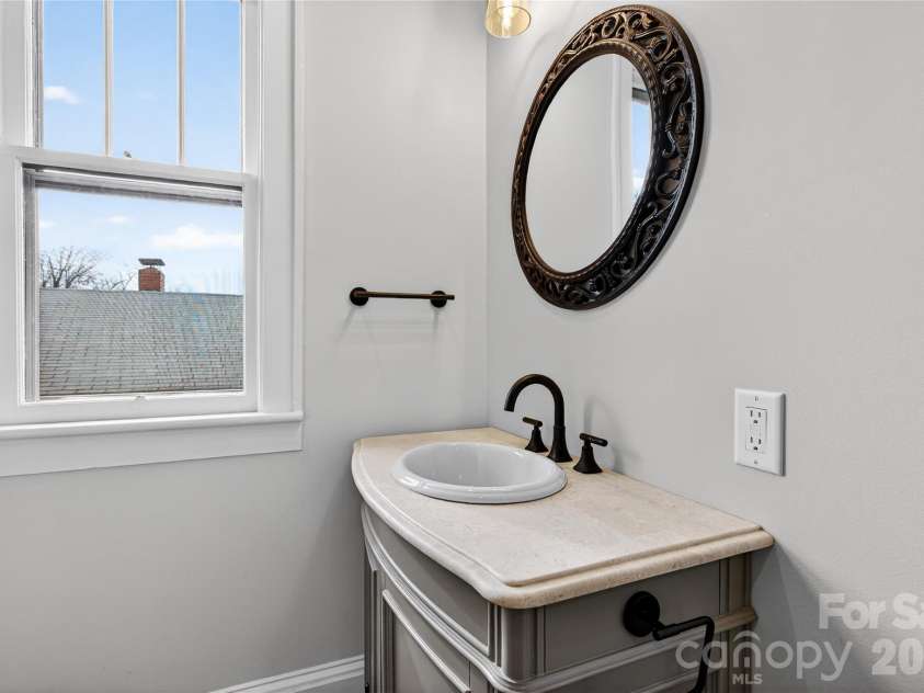 2 Hunt Hill Place, Asheville, NC 28801.  MLS# CAR4347464, YatesRealty ID 9752. 