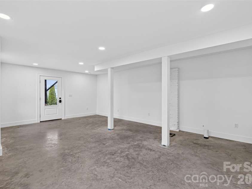 2 Hunt Hill Place, Asheville, NC 28801.  MLS# CAR4347464, YatesRealty ID 9752. 