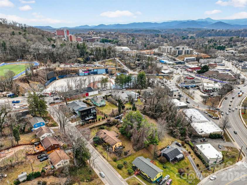 2 Hunt Hill Place, Asheville, NC 28801.  MLS# CAR4347464, YatesRealty ID 9752. 