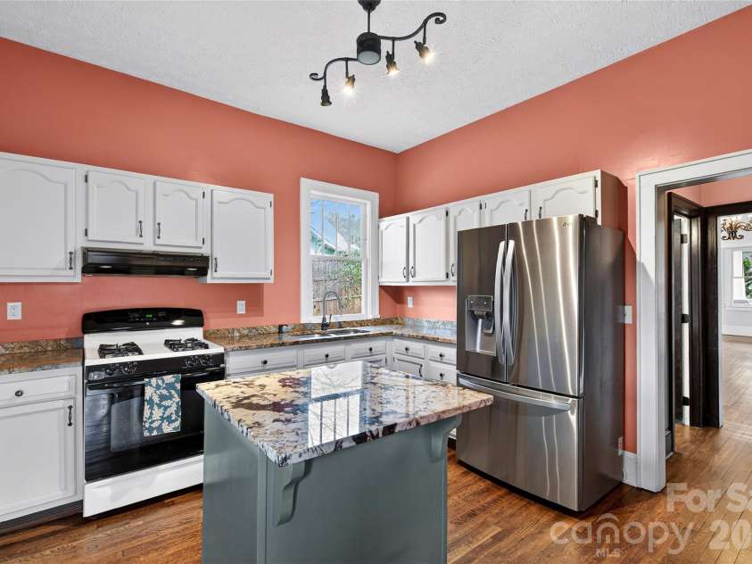 2 Hunt Hill Place, Asheville, NC 28801.  MLS# CAR4347464, YatesRealty ID 9752. Great kitchen for entertaining
