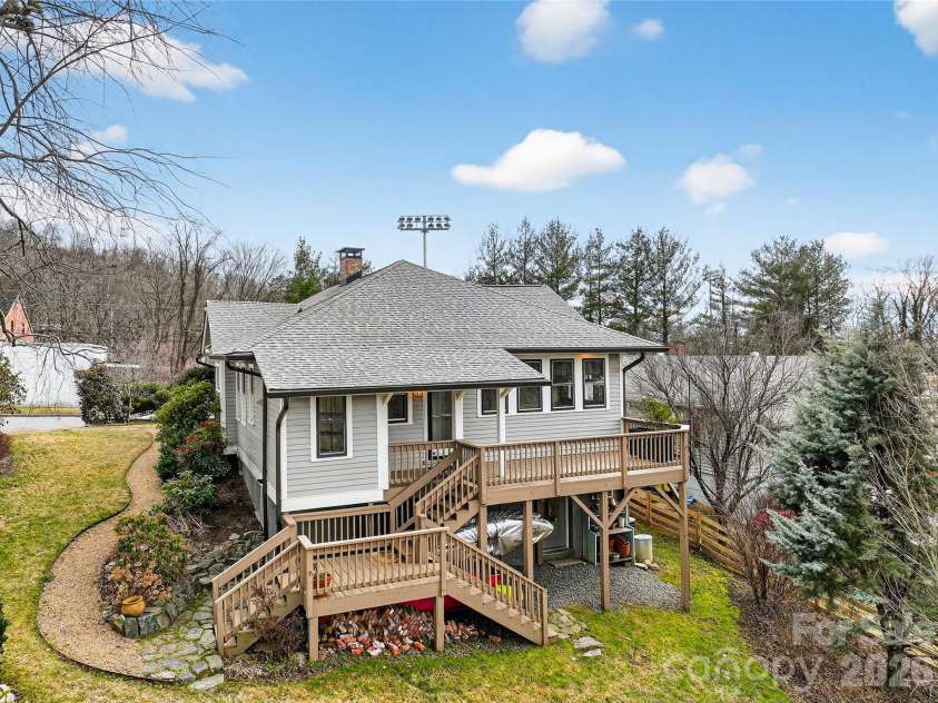 2 Hunt Hill Place, Asheville, NC 28801.  MLS# CAR4347464, YatesRealty ID 9752. Huge back deck