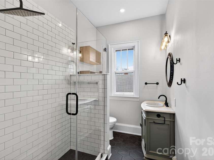 2 Hunt Hill Place, Asheville, NC 28801.  MLS# CAR4347464, YatesRealty ID 9752. Updated bathrooms!