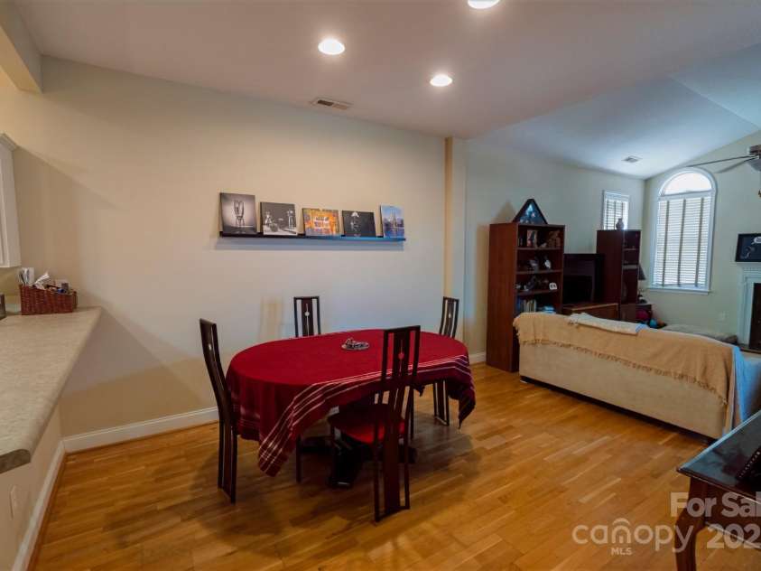 95 Outlook Circle, Swannanoa, NC 28778.  MLS# CAR4244767, YatesRealty ID 9752. Dinning area