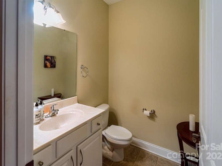 95 Outlook Circle, Swannanoa, NC 28778.  MLS# CAR4244767, YatesRealty ID 9752. Second bathroom on main floor