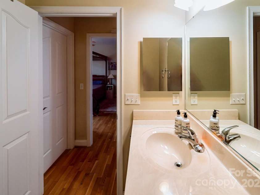 95 Outlook Circle, Swannanoa, NC 28778.  MLS# CAR4244767, YatesRealty ID 9752. Second bathroom on main floor
