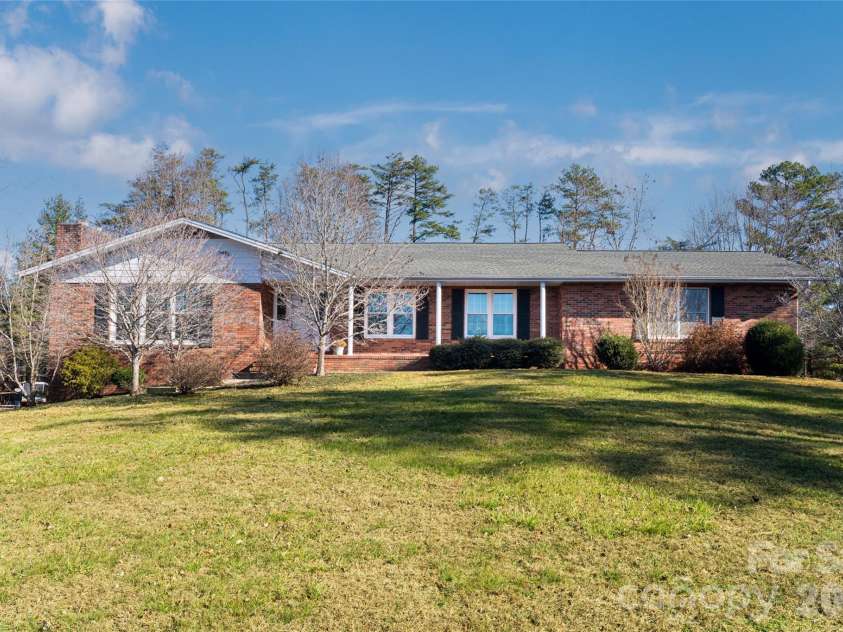 15 Lackey Lane, Asheville, NC 28804.  MLS# CAR4340980, YatesRealty ID 9753. 