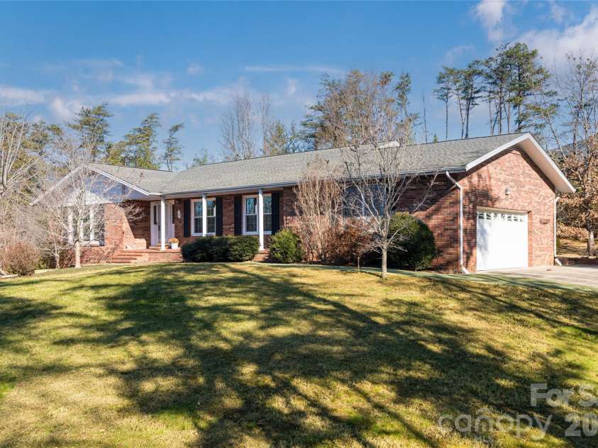 15 Lackey Lane, Asheville, NC 28804.  MLS# CAR4340980, YatesRealty ID 9753. 