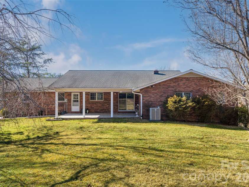 15 Lackey Lane, Asheville, NC 28804.  MLS# CAR4340980, YatesRealty ID 9753. 