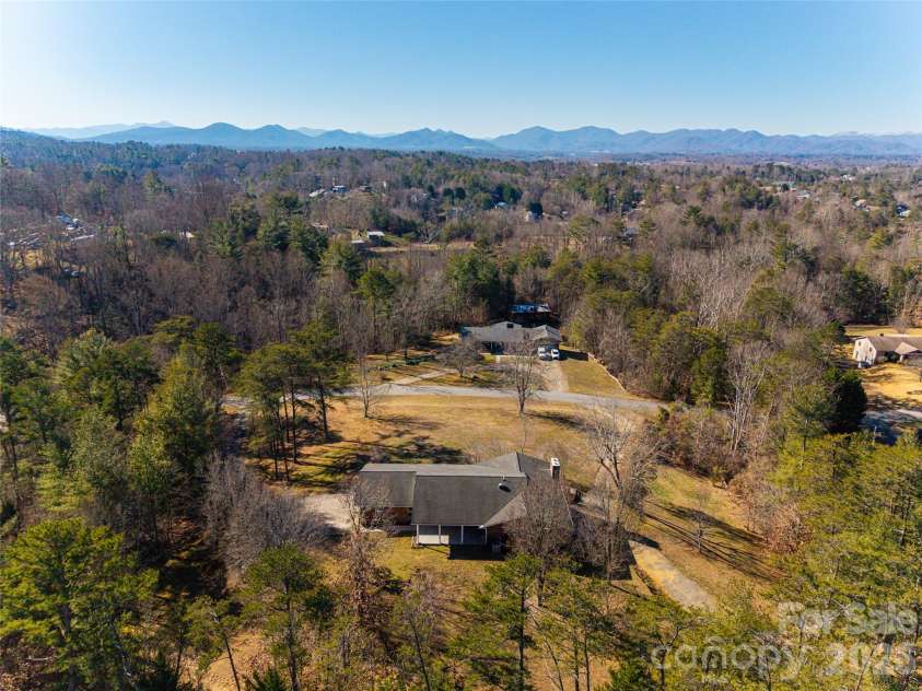 15 Lackey Lane, Asheville, NC 28804.  MLS# CAR4340980, YatesRealty ID 9753. 