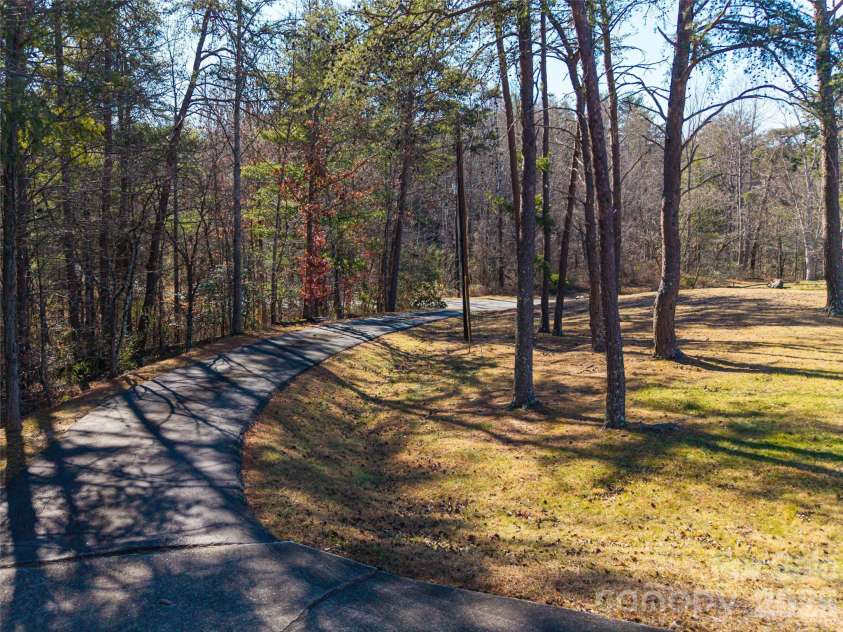 15 Lackey Lane, Asheville, NC 28804.  MLS# CAR4340980, YatesRealty ID 9753. 