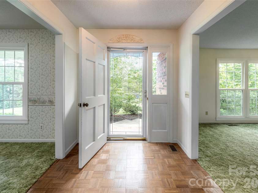 15 Lackey Lane, Asheville, NC 28804.  MLS# CAR4340980, YatesRealty ID 9753. 
