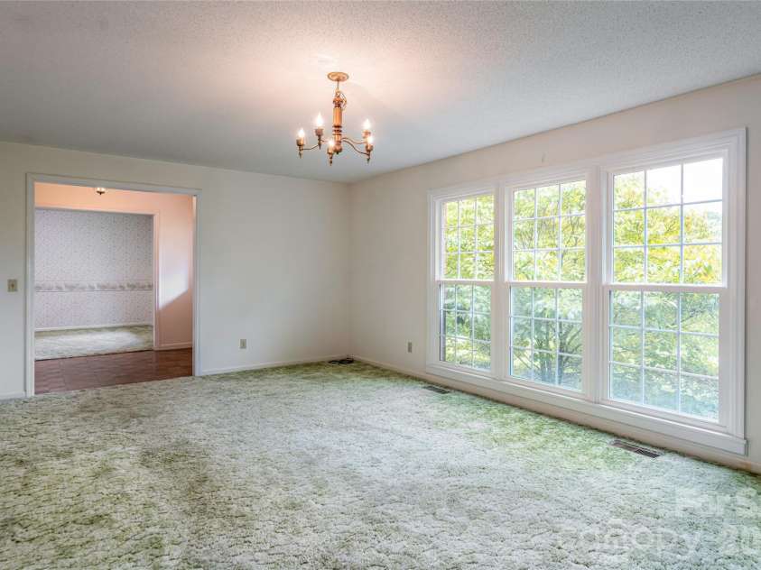 15 Lackey Lane, Asheville, NC 28804.  MLS# CAR4340980, YatesRealty ID 9753. 