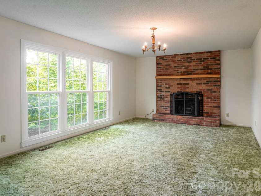 15 Lackey Lane, Asheville, NC 28804.  MLS# CAR4340980, YatesRealty ID 9753. 