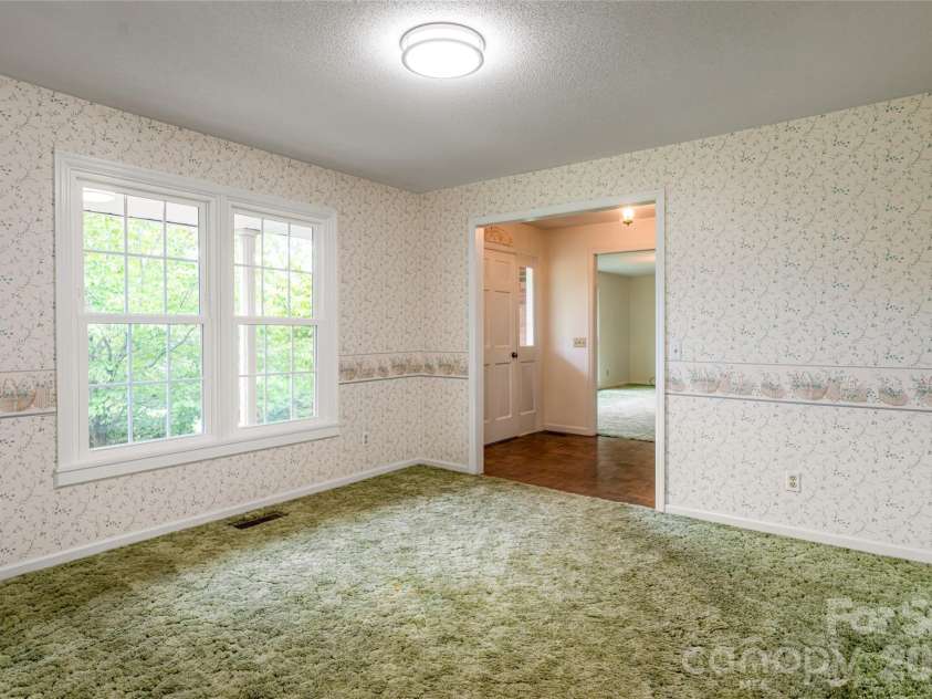 15 Lackey Lane, Asheville, NC 28804.  MLS# CAR4340980, YatesRealty ID 9753. 