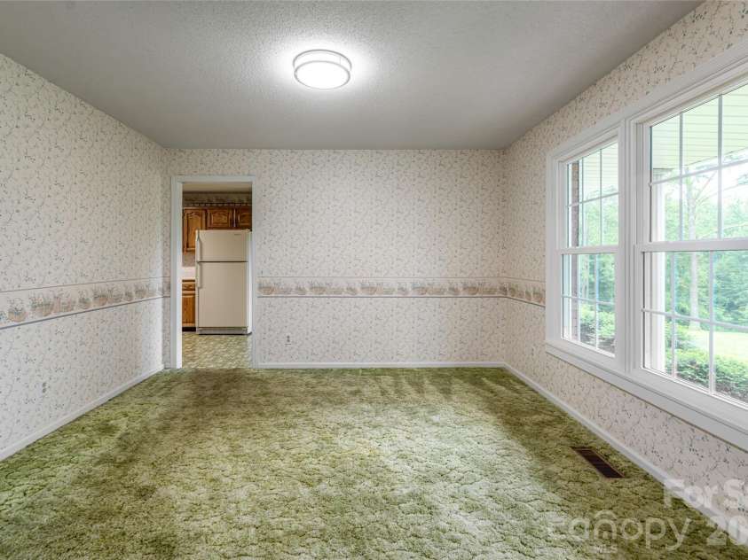15 Lackey Lane, Asheville, NC 28804.  MLS# CAR4340980, YatesRealty ID 9753. 