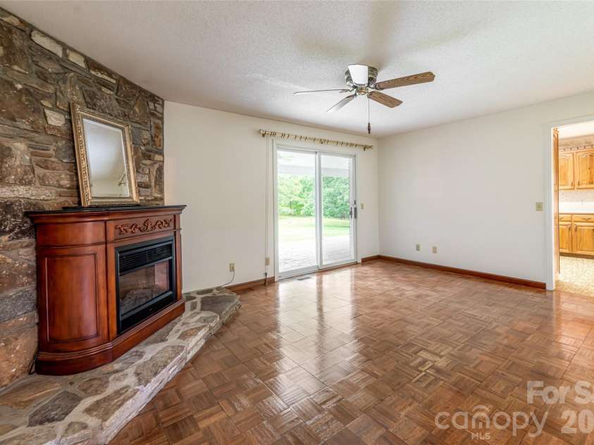 15 Lackey Lane, Asheville, NC 28804.  MLS# CAR4340980, YatesRealty ID 9753. 