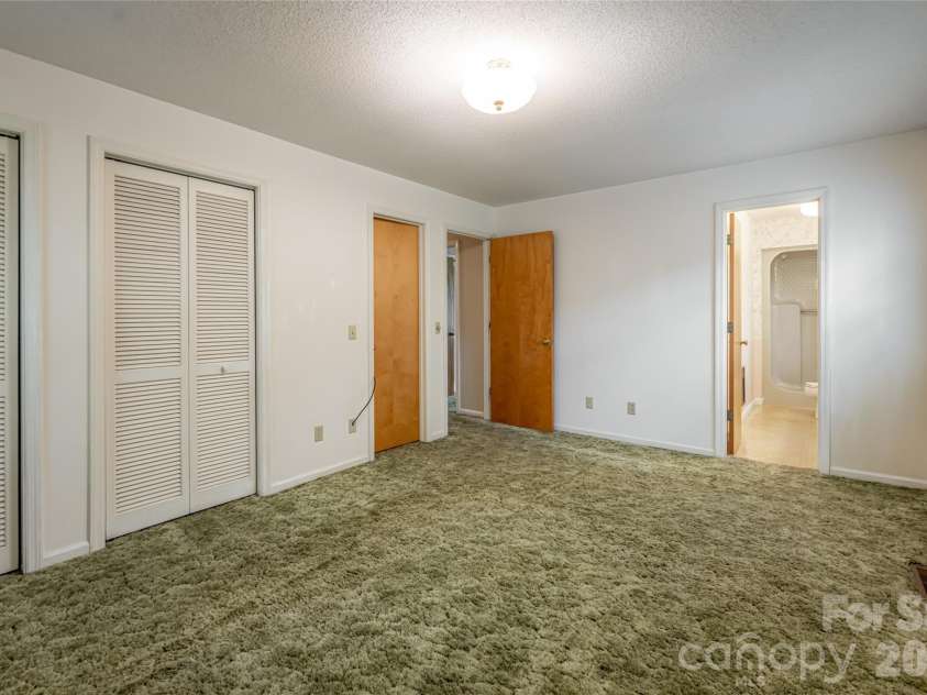 15 Lackey Lane, Asheville, NC 28804.  MLS# CAR4340980, YatesRealty ID 9753. 