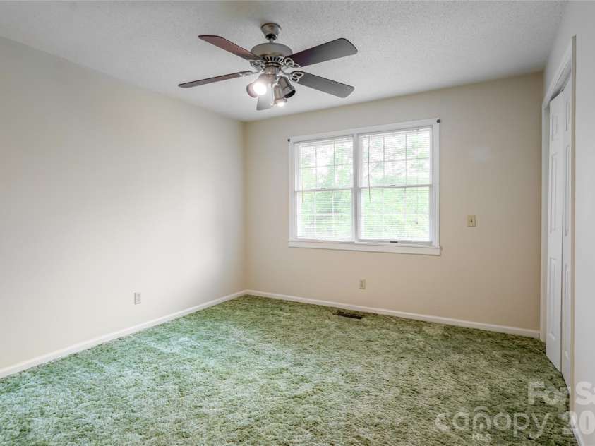 15 Lackey Lane, Asheville, NC 28804.  MLS# CAR4340980, YatesRealty ID 9753. 