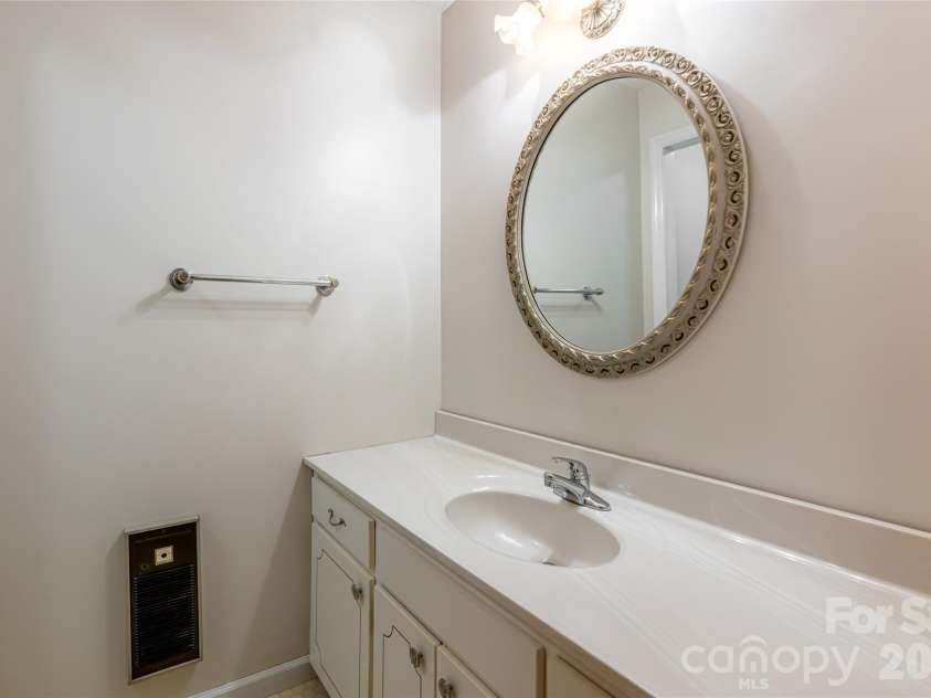 15 Lackey Lane, Asheville, NC 28804.  MLS# CAR4340980, YatesRealty ID 9753. 