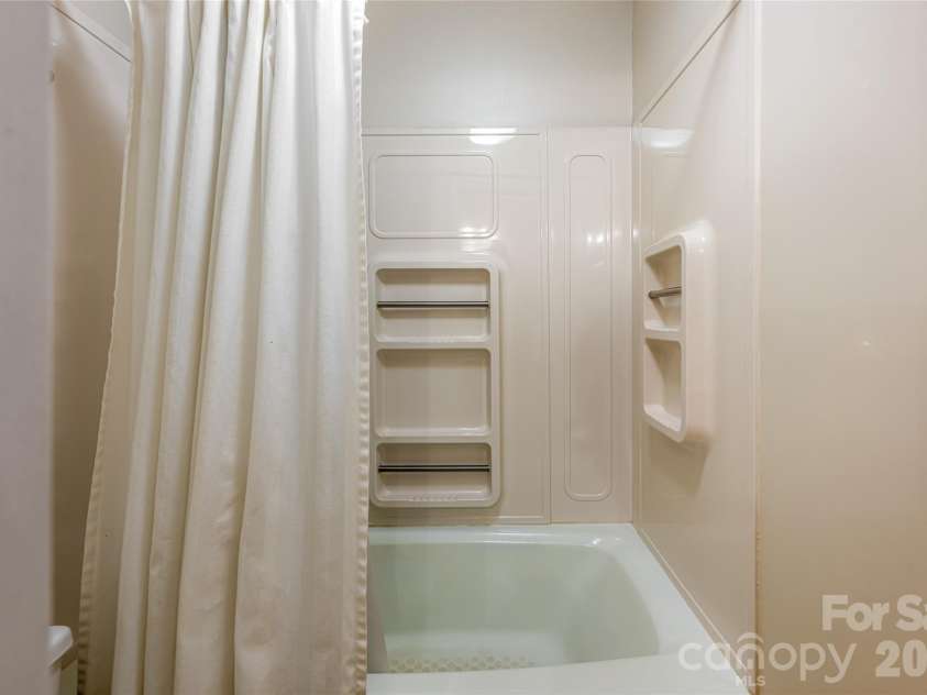 15 Lackey Lane, Asheville, NC 28804.  MLS# CAR4340980, YatesRealty ID 9753. 