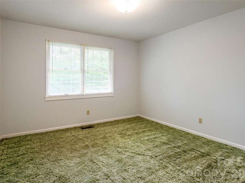 15 Lackey Lane, Asheville, NC 28804.  MLS# CAR4340980, YatesRealty ID 9753. 