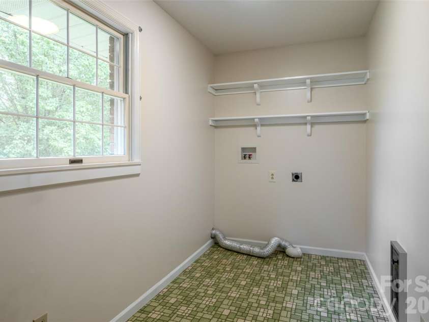 15 Lackey Lane, Asheville, NC 28804.  MLS# CAR4340980, YatesRealty ID 9753. 