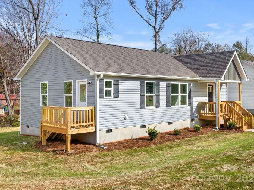 131 Orchard Street, Forest City, NC 28043.  MLS# CAR4199096, YatesRealty ID 9754. New 3/2 in Forest City