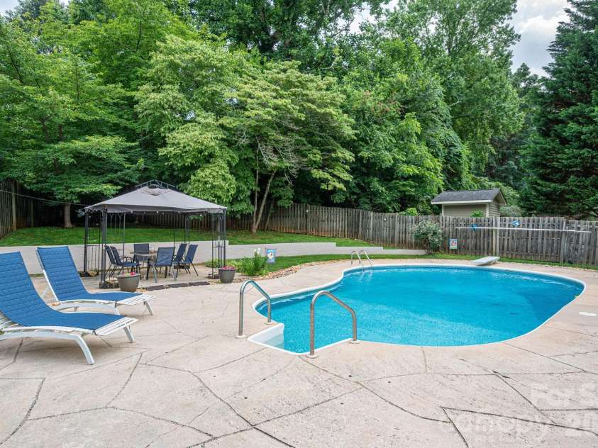 2410 Monticello Drive, Gastonia, NC 28056.  MLS# CAR4396522, YatesRealty ID 9755. 