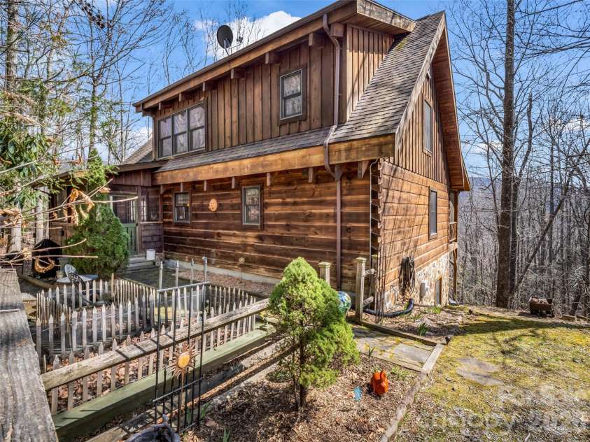 256 Bear Branch Road, Hendersonville, NC 28792.  MLS# CAR4361607, YatesRealty ID 9757. 