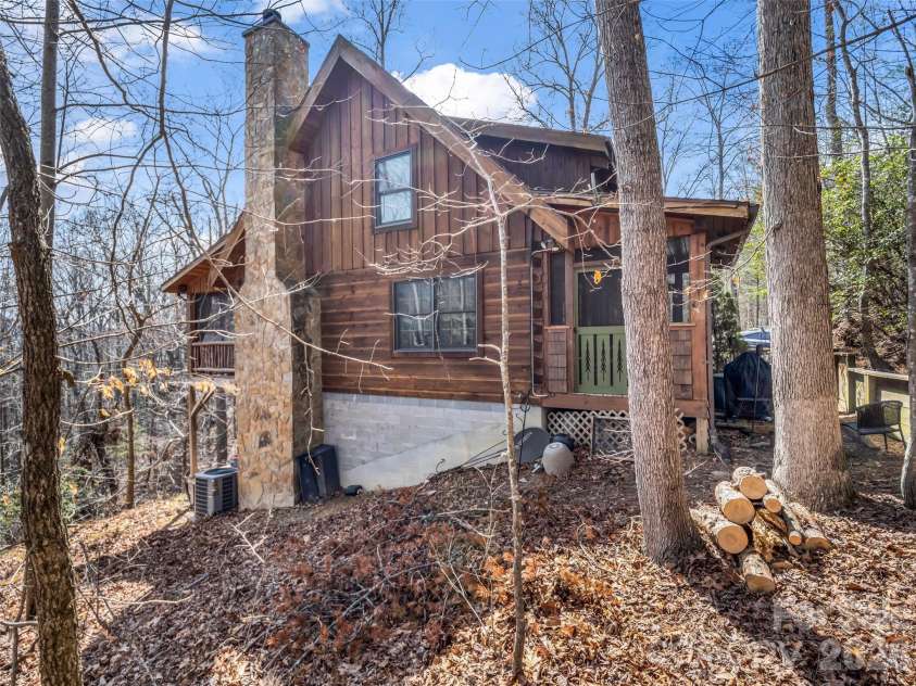 256 Bear Branch Road, Hendersonville, NC 28792.  MLS# CAR4361607, YatesRealty ID 9757. 
