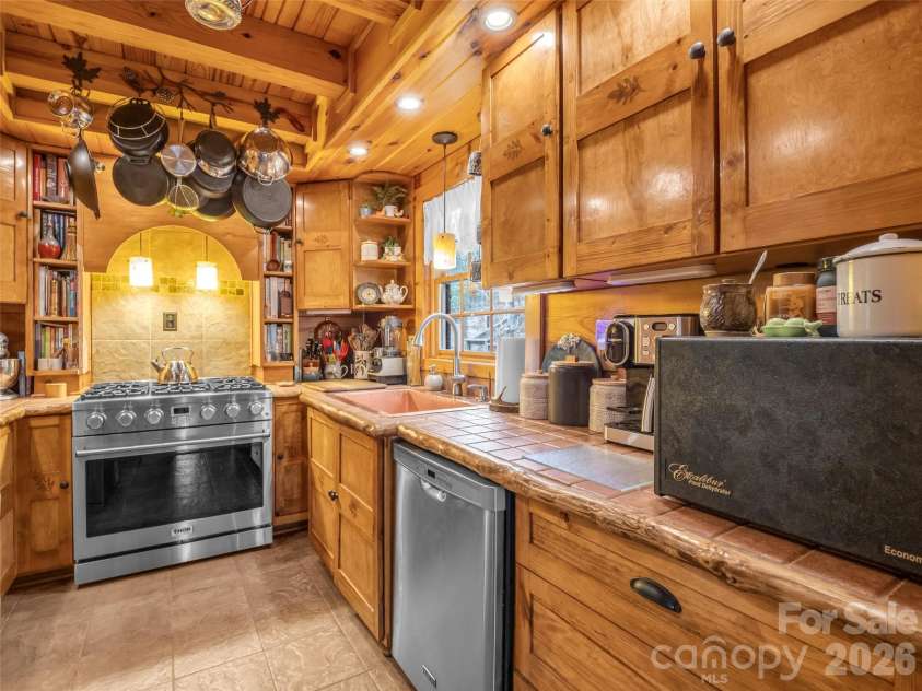 256 Bear Branch Road, Hendersonville, NC 28792.  MLS# CAR4361607, YatesRealty ID 9757. 