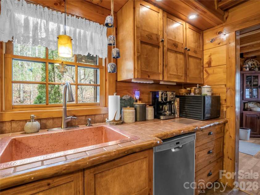 256 Bear Branch Road, Hendersonville, NC 28792.  MLS# CAR4361607, YatesRealty ID 9757. 