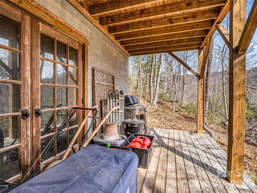 256 Bear Branch Road, Hendersonville, NC 28792.  MLS# CAR4361607, YatesRealty ID 9757. 