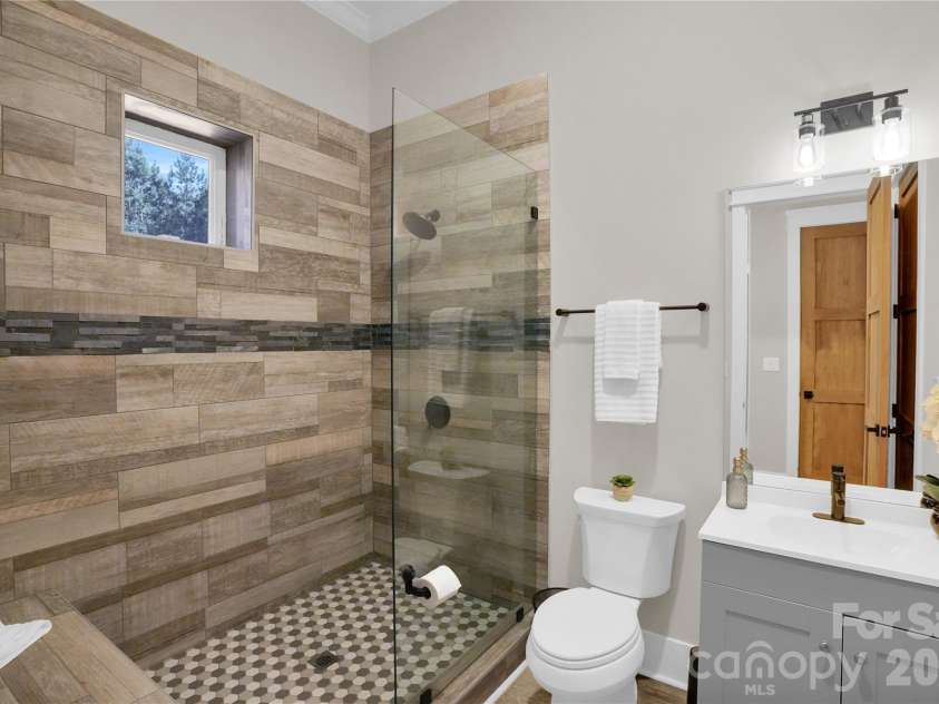220 Palm Cove Way, York, SC 29745.  MLS# CAR4359684, YatesRealty ID 9759. Bathroom on main level
