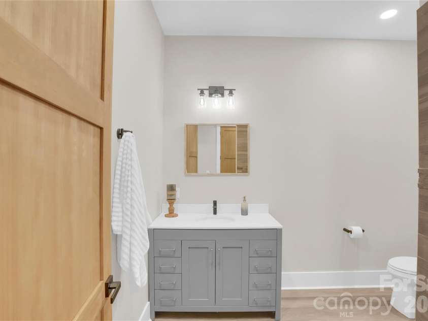 220 Palm Cove Way, York, SC 29745.  MLS# CAR4359684, YatesRealty ID 9759. Full bathroom - upstairs