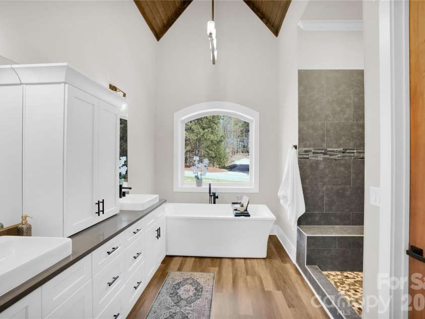 220 Palm Cove Way, York, SC 29745.  MLS# CAR4359684, YatesRealty ID 9759. Primary Bathroom Suite