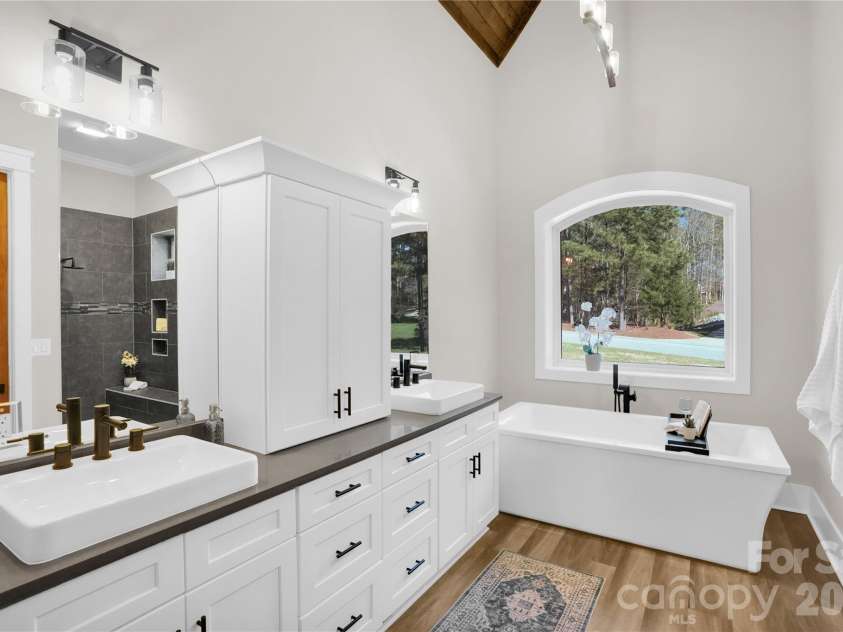 220 Palm Cove Way, York, SC 29745.  MLS# CAR4359684, YatesRealty ID 9759. Primary Bathroom Suite