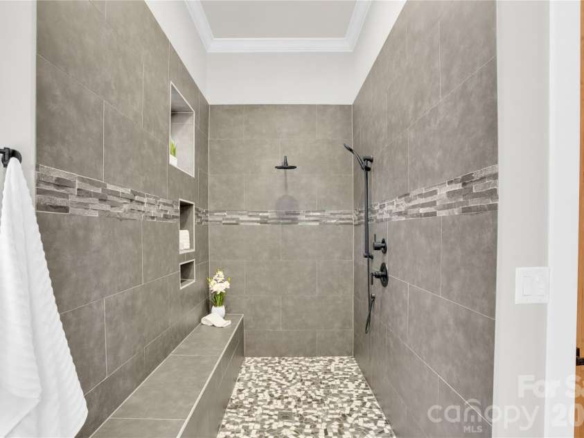 220 Palm Cove Way, York, SC 29745.  MLS# CAR4359684, YatesRealty ID 9759. Primary Bathroom Suite
