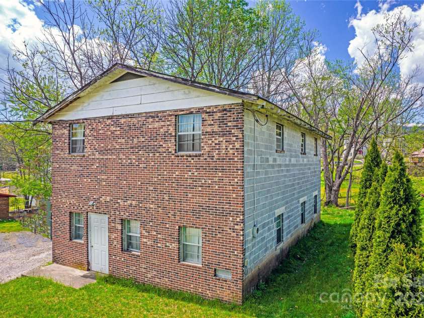 80 Carver Street, Brevard, NC 28712.  MLS# CAR4218723, YatesRealty ID 9759. 