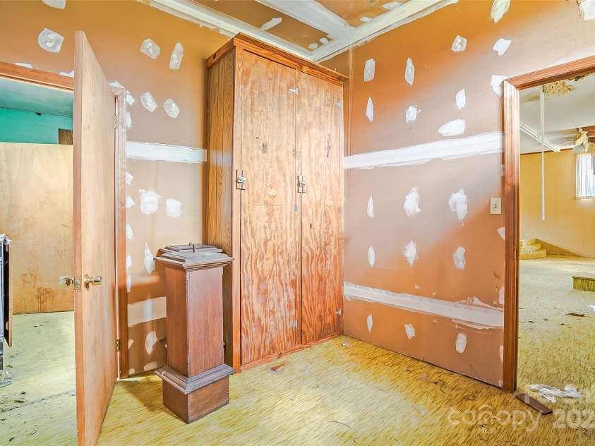 80 Carver Street, Brevard, NC 28712.  MLS# CAR4218723, YatesRealty ID 9759. 