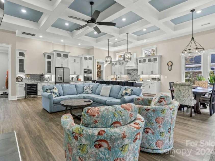 001 Beatties Ford Road, Huntersville, NC 28078.  MLS# CAR4149773, YatesRealty ID 976. 